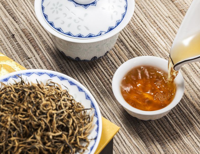如何鉴别红茶是否染色 喝红茶的好处